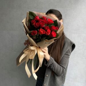 Красные кружевные розы Эль-Торо